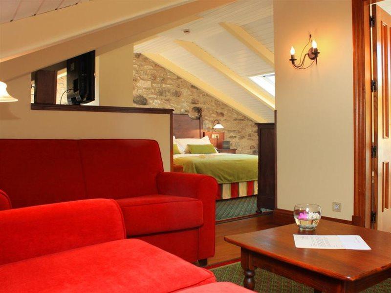 Hotel Virxe Da Cerca By Pousadas De Compostela Сантьяго-де-Компостела Экстерьер фото