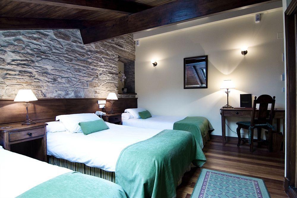 Hotel Virxe Da Cerca By Pousadas De Compostela Сантьяго-де-Компостела Экстерьер фото
