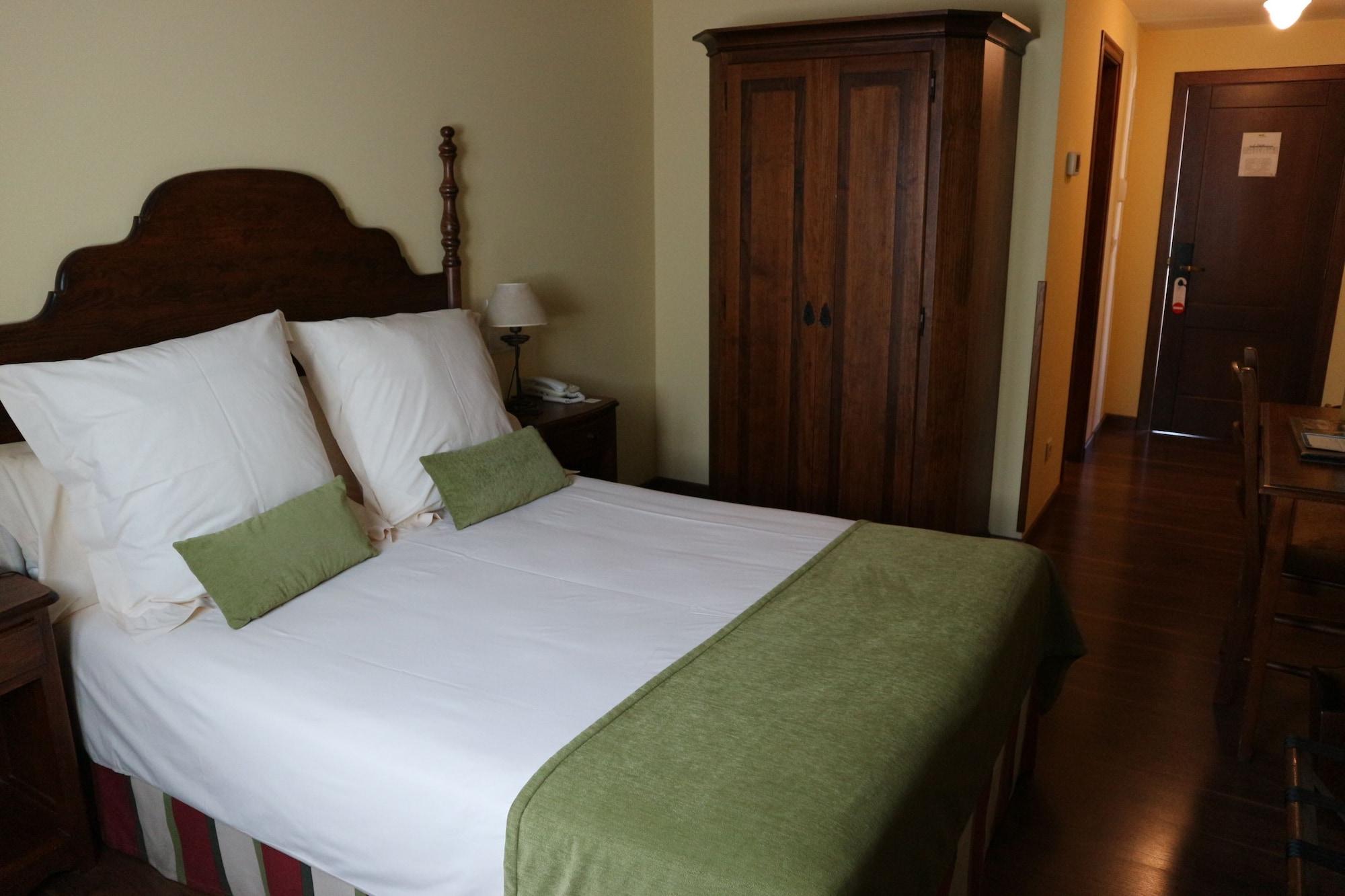 Hotel Virxe Da Cerca By Pousadas De Compostela Сантьяго-де-Компостела Экстерьер фото