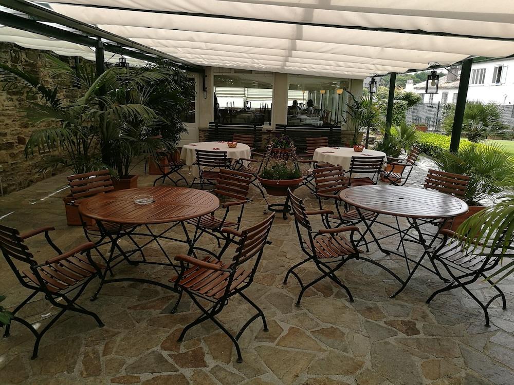 Hotel Virxe Da Cerca By Pousadas De Compostela Сантьяго-де-Компостела Экстерьер фото