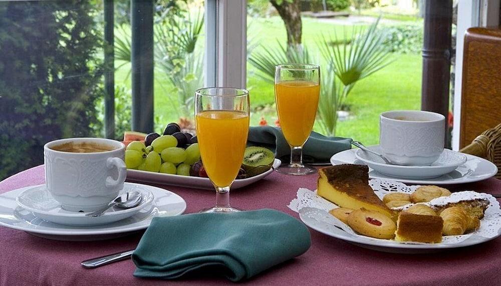 Hotel Virxe Da Cerca By Pousadas De Compostela Сантьяго-де-Компостела Экстерьер фото
