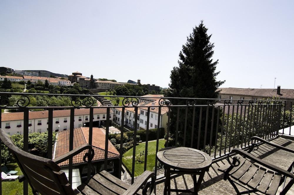 Hotel Virxe Da Cerca By Pousadas De Compostela Сантьяго-де-Компостела Экстерьер фото