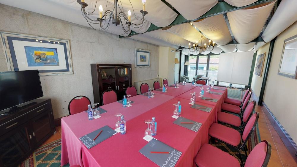 Hotel Virxe Da Cerca By Pousadas De Compostela Сантьяго-де-Компостела Экстерьер фото