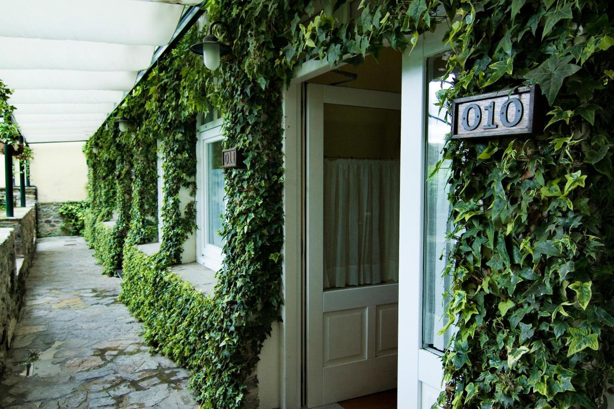 Hotel Virxe Da Cerca By Pousadas De Compostela Сантьяго-де-Компостела Экстерьер фото