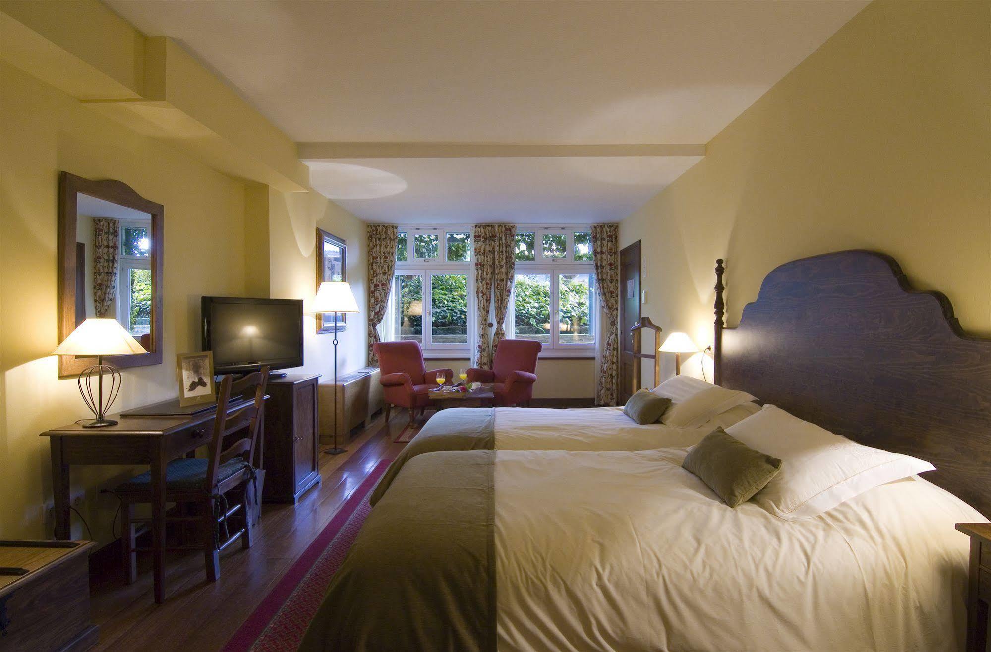 Hotel Virxe Da Cerca By Pousadas De Compostela Сантьяго-де-Компостела Экстерьер фото
